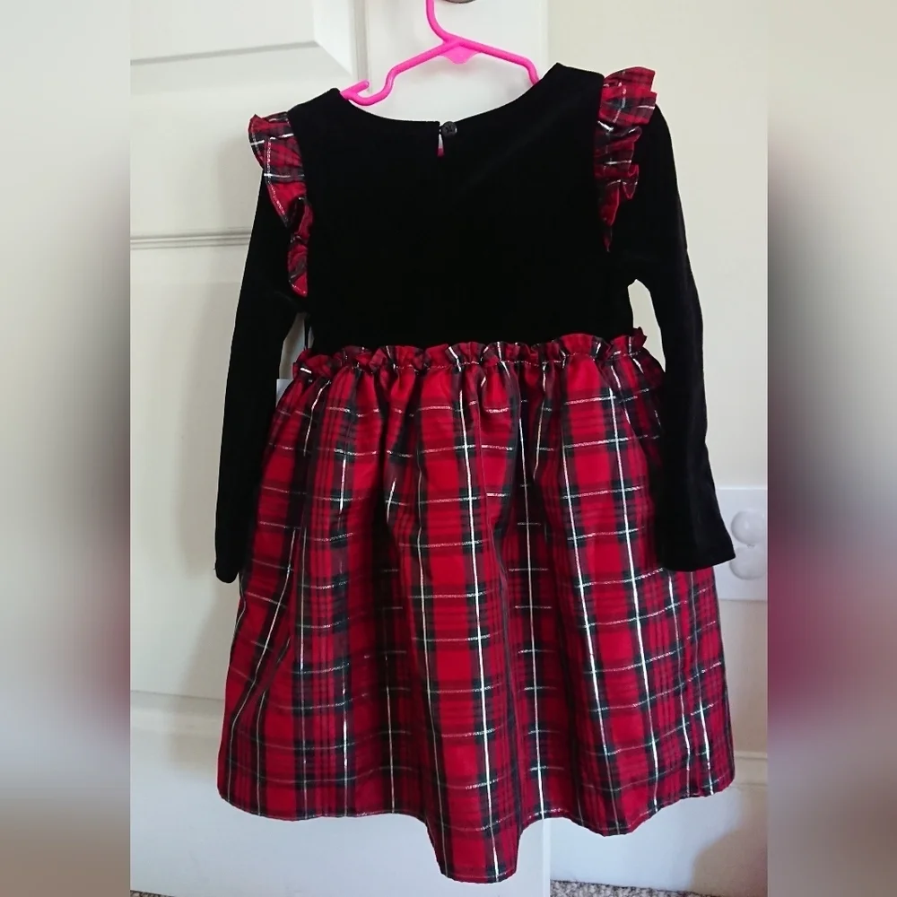 Pippa & Julie Velvet Plaid Dress in Plaid Red & Black girl Dress size 6